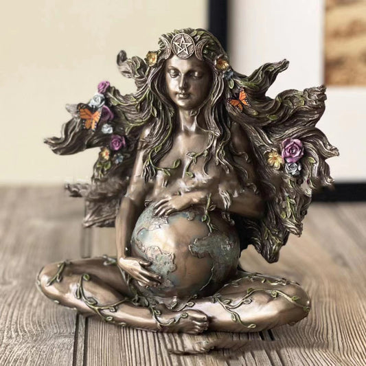 Estátua da Deusa Gaia Mãe-Terra Em Floral